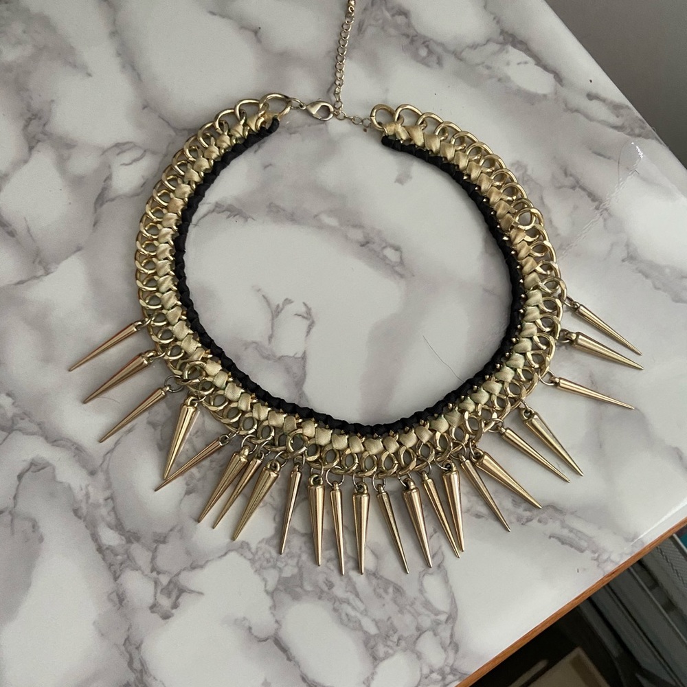 Spike gold necklace